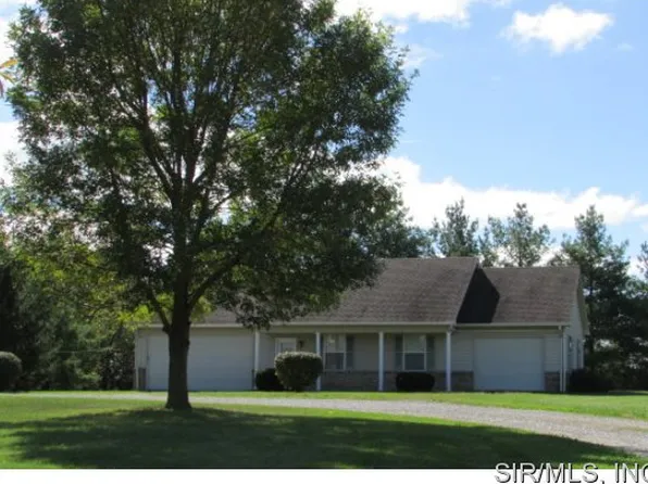701 Voorhees Ln, Brighton, IL 62012