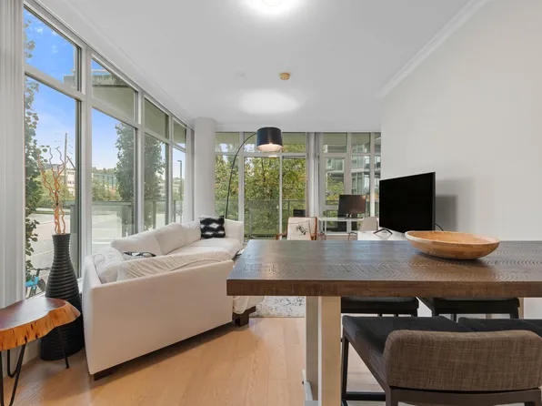 185 Victory Ship Way #211, North Vancouver, BC V7L 0B1