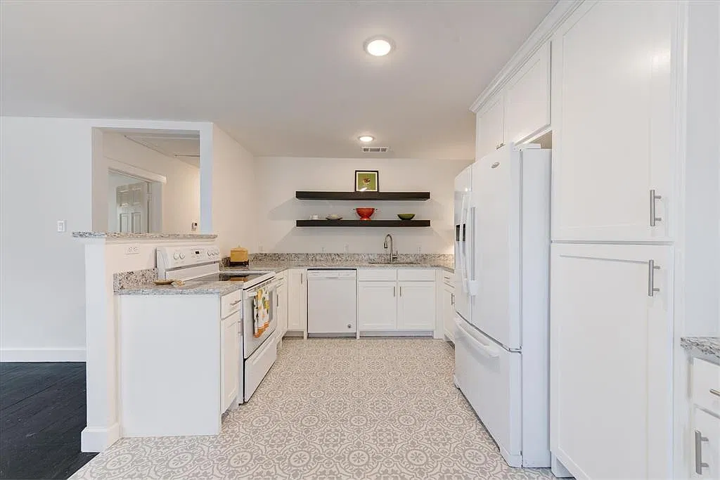 5 bed, 2102 sqft, $4,500 — Photo 4
