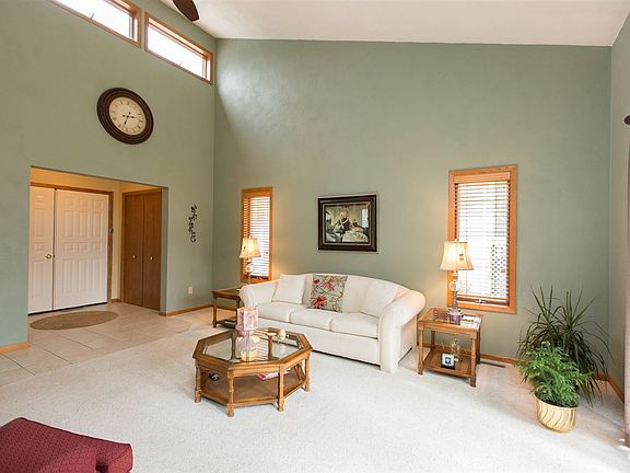 4th image of 617 Stanwood Dr