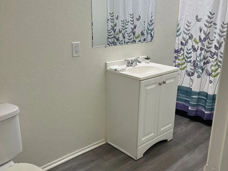 5910 Warren St — Photo 11
