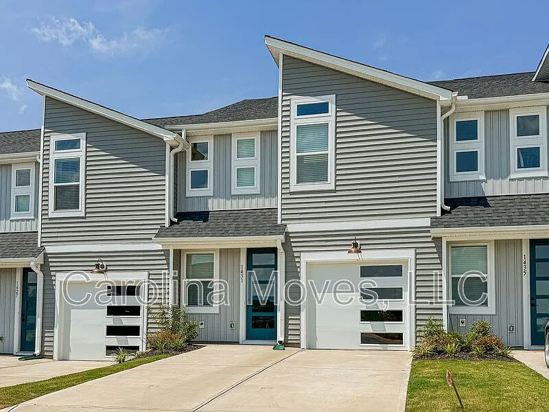 3 bed, 2.5 bath, 1700 sqft, $1,899 — Photo 2