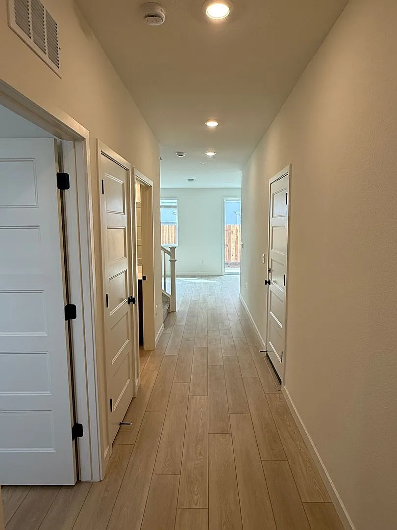 Brand New Westcott Station 4 Bedroom Home with Solar — Photo 2