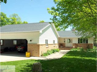 10199 Lakeside Dr, Perrinton, MI 48871