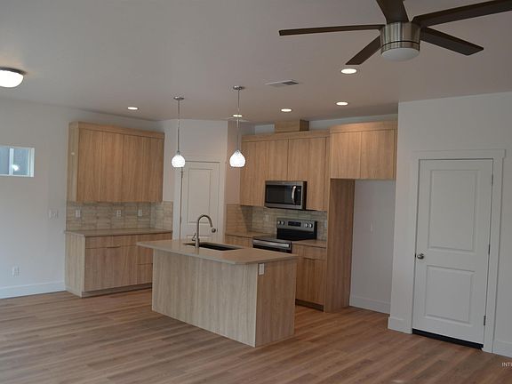 2nd image of 1975 N Danish Ln
