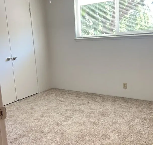 Lassen Villa Apartments — Photo 34