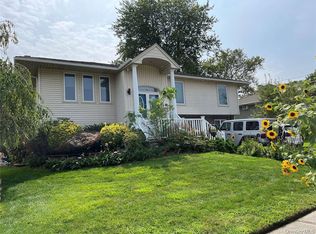 12 Reed Dr, Deer Park, NY 11729