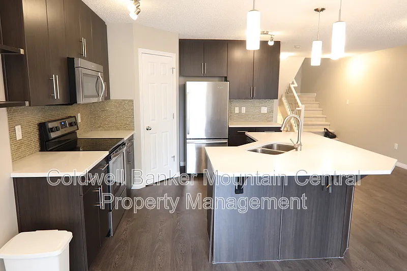 3 bed, 2.5 bath, 1500 sqft, $2,150 — Photo 4