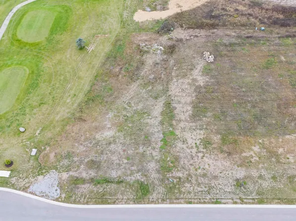 2221 Golfview Dr, Auburn, IN 46706