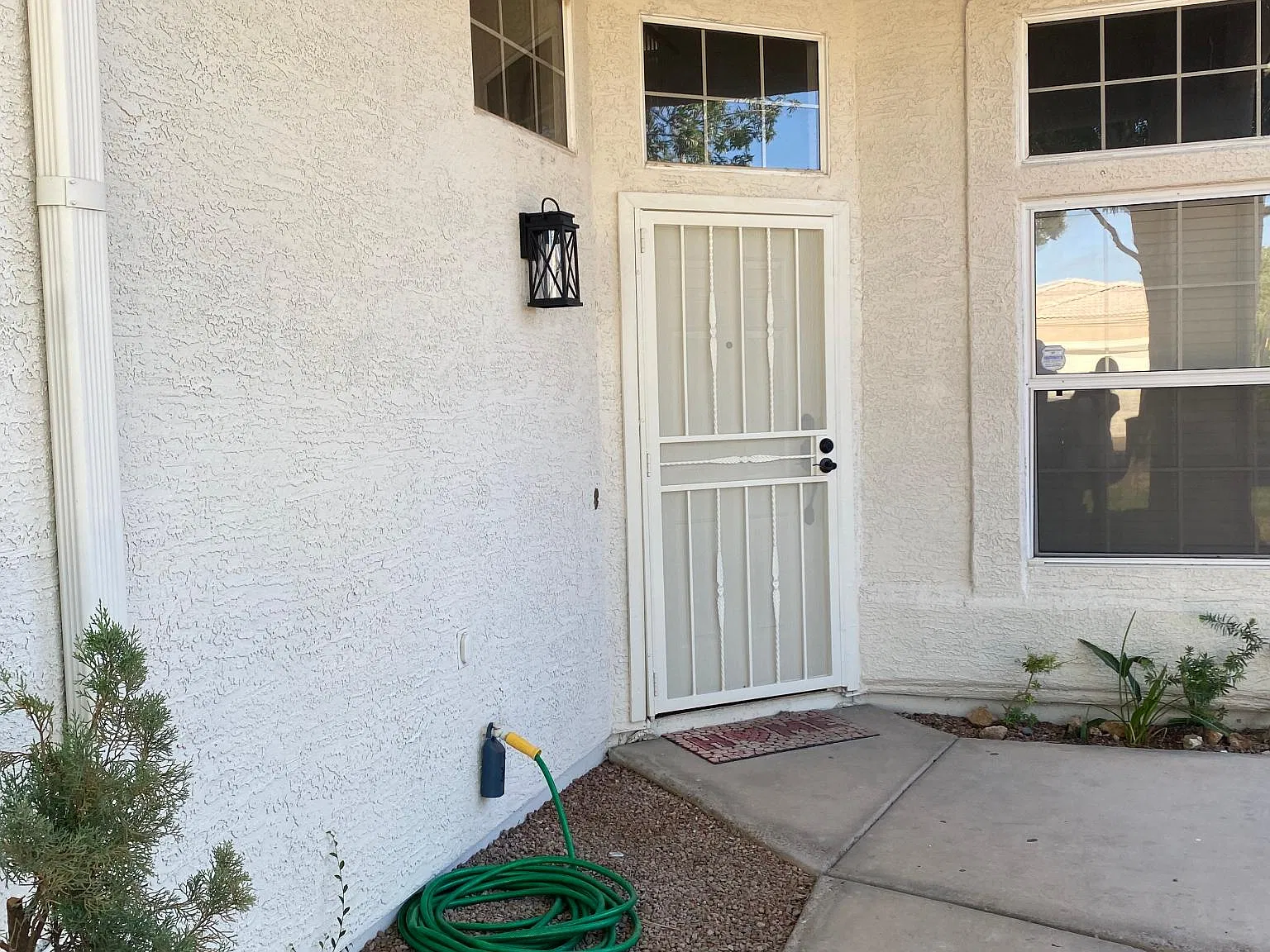 1217 N Cliffside Drive — Photo 2