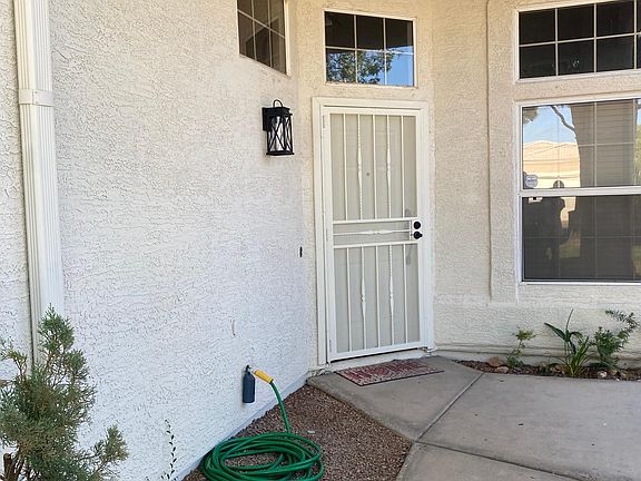 2nd image of 1217 N Cliffside Dr