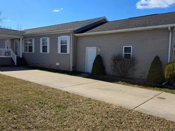 29475 Meadow Ln, Gibraltar, MI 48173