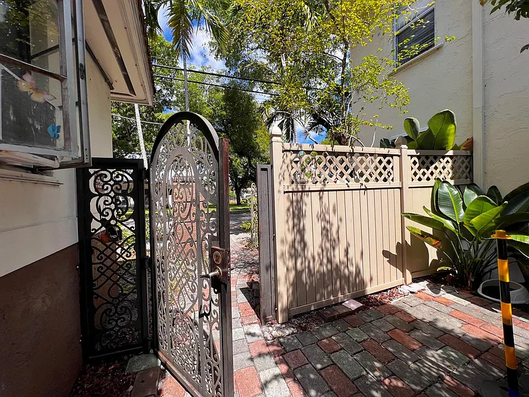 1859 Buchanan St — Photo 25