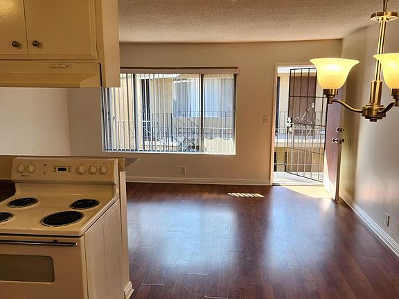 3rd image of 915 Coronado Ave APT 17