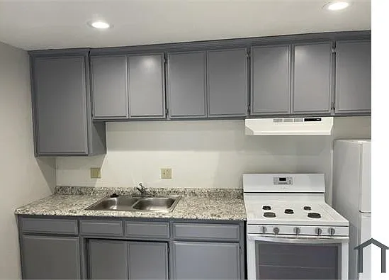 1 bed, 500 sqft, $1,600 — Photo 3