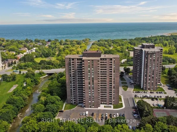 1535 Lakeshore Rd E #808, Mississauga, ON L5E 3E2
