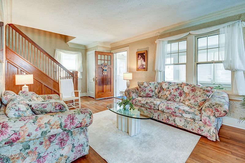 3rd image of 33 Monroe Street
