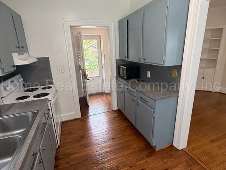 1947 Robinhood Rd — Photo 6