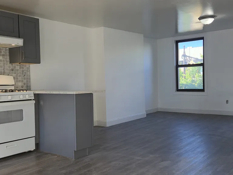 171 9th St #3 — Photo 3