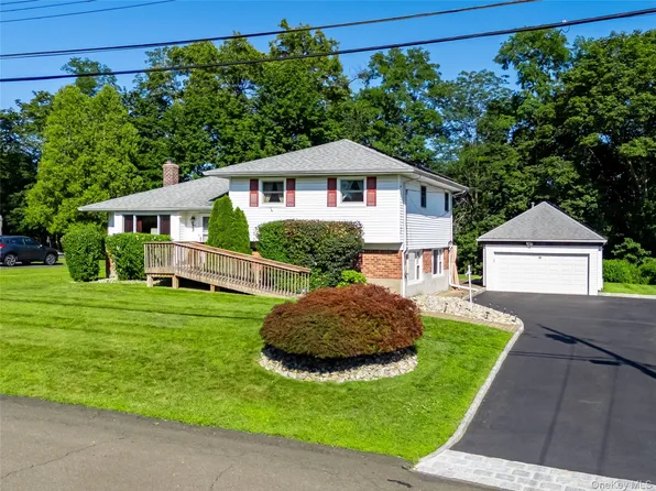 28 Terrace Avenue, Nanuet, NY 10954