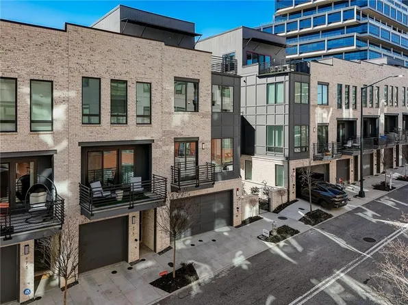 665 Vidalia Ln, Atlanta, GA 30318