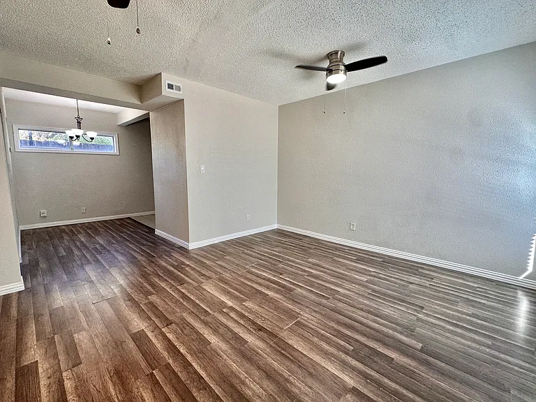225 N. Munger Blvd - Small Apartment Community in East Dallas — Photo 4