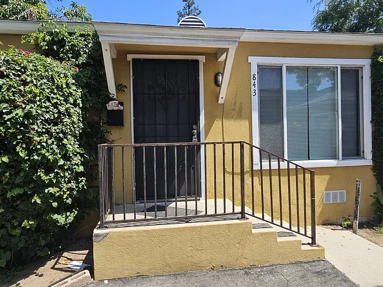 843 N El Molino Ave — Photo 4