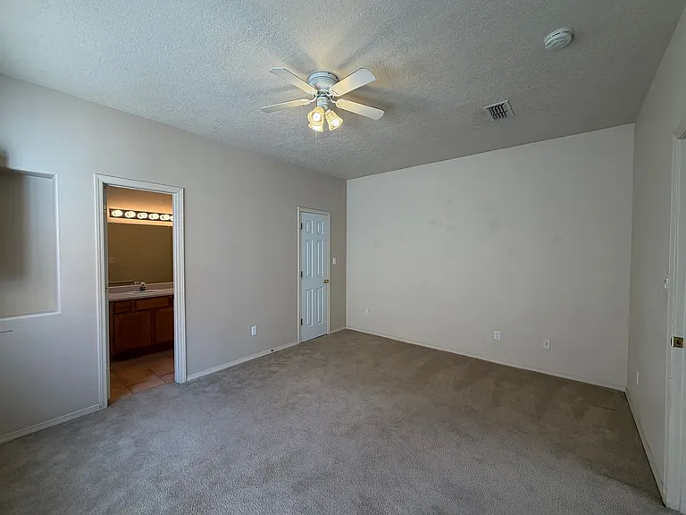 4516 Holiday Breeze Pl NE — Photo 7