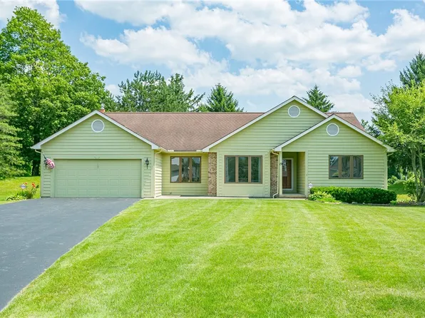 19 Wellington Ponds, Rochester, NY 14624