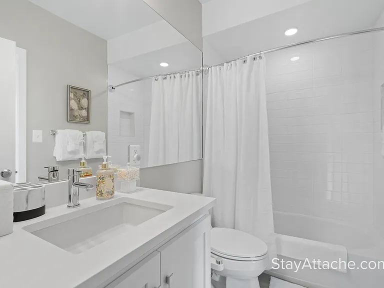 418 D St SE #A — Photo 17