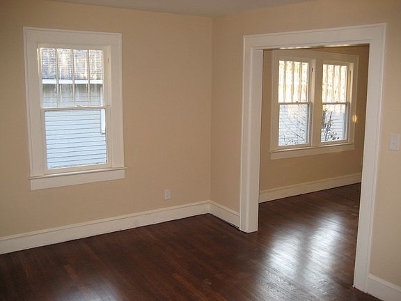 Lving room leading to dining room