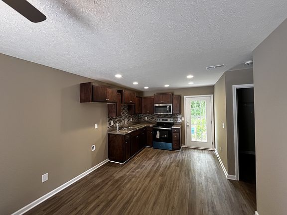 3rd image of 213 Thomas St
