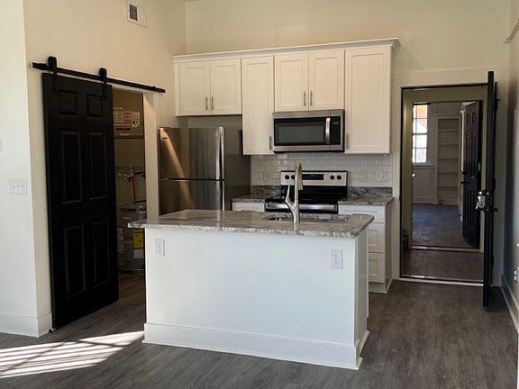 3rd image of 726 Mountain Rd #3