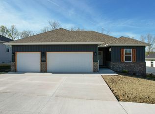 1504 W Parkview Ave, Ozark, MO 65721