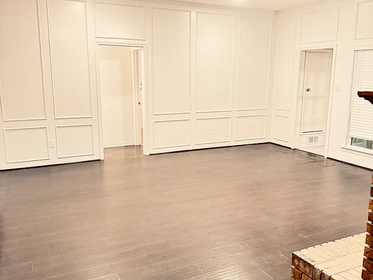 1004 Silverthorn Ct — Photo 2