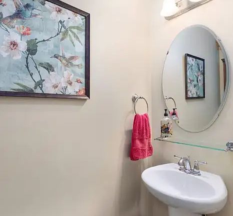 1st Floor Bath