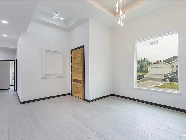 608 Juan Seguin St — Photo 15