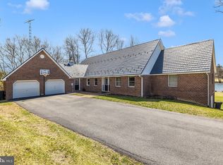 215 Twin Lakes Cir, Martinsburg, WV 25405