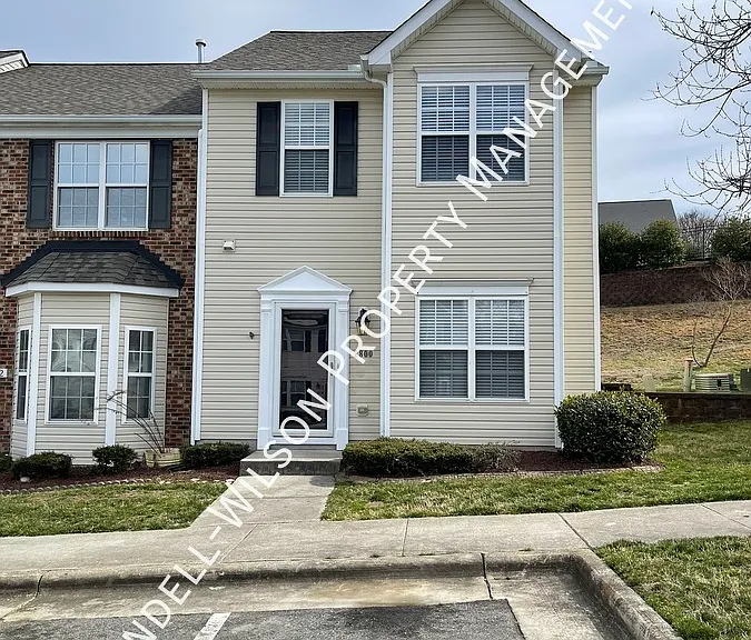 2800 Gross Ave — Photo 1