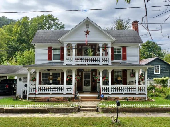 54 Wickham St, Alderson, WV 24910