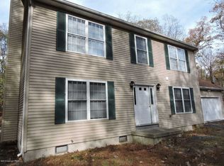 4130 Bear Cub Ct, Bushkill, PA 18324