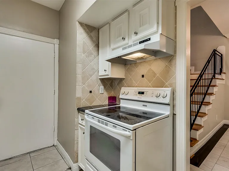 1300 Augusta Dr #28 — Photo 7
