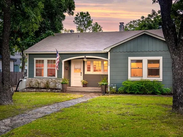 329 W Hackberry St, Fredericksburg, TX 78624