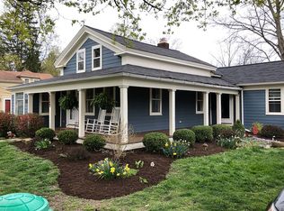 7569 River Rd, Olmsted Falls, OH 44138