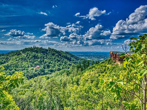 4th image of 2109 Paradise View Way