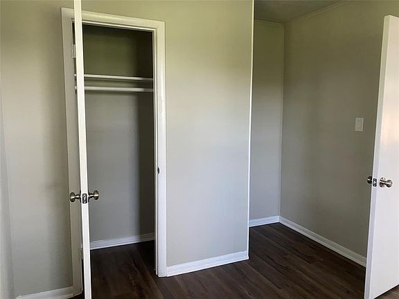 5th image of 290 Charlotte Dr