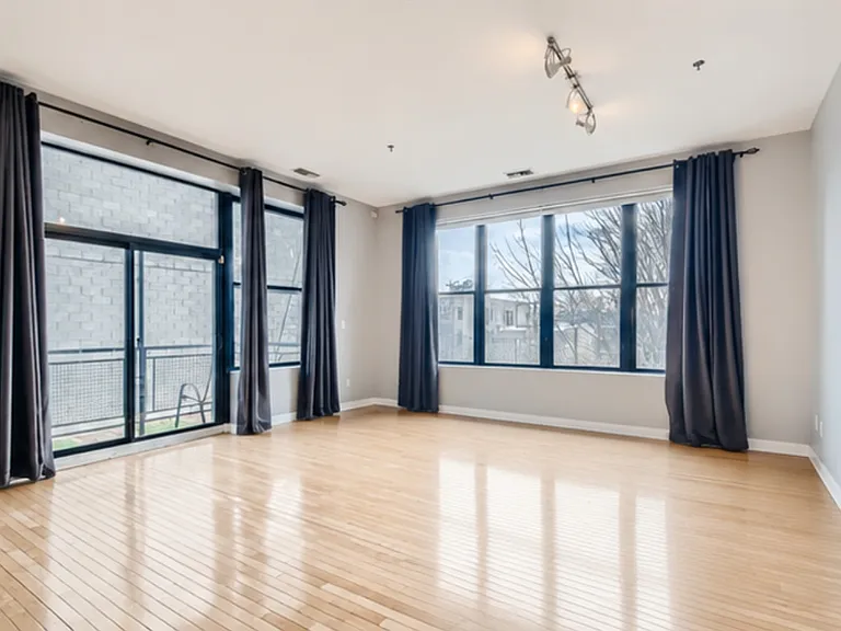 1 S Leavitt St #307 — Photo 8