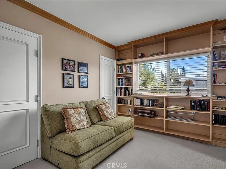 18423 Linnet St — Photo 35