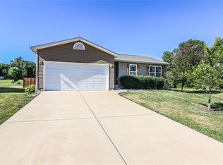 6007 Cross Pointe Dr, Cedar Hill, MO 63016