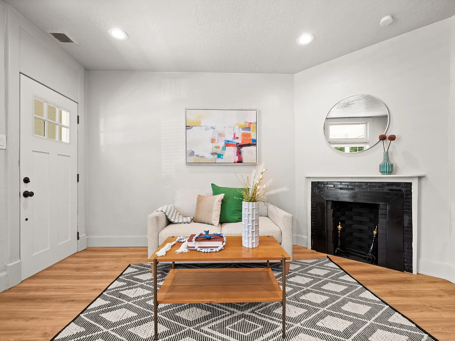 2 bed, 750 sqft, $1,800 — Photo 3